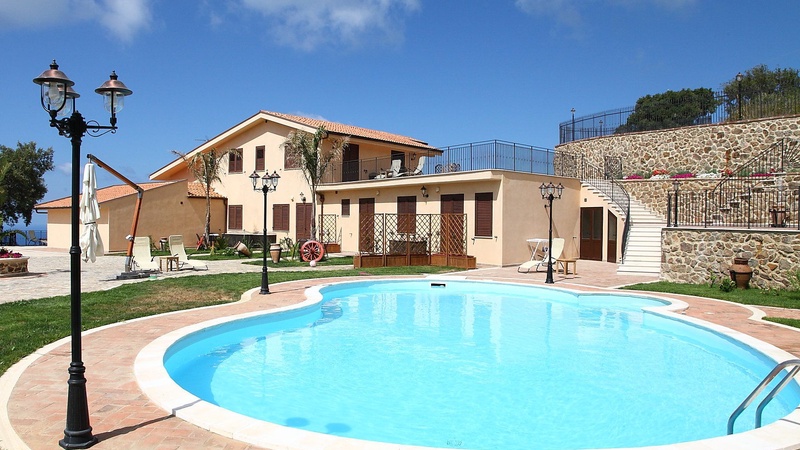  La piscina - Sikelios Apartments a Cefalù 